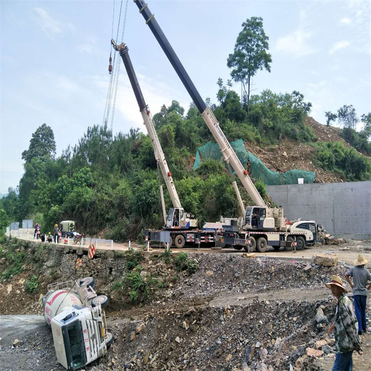 邵武汽车掉沟里叫吊车救援要多少钱